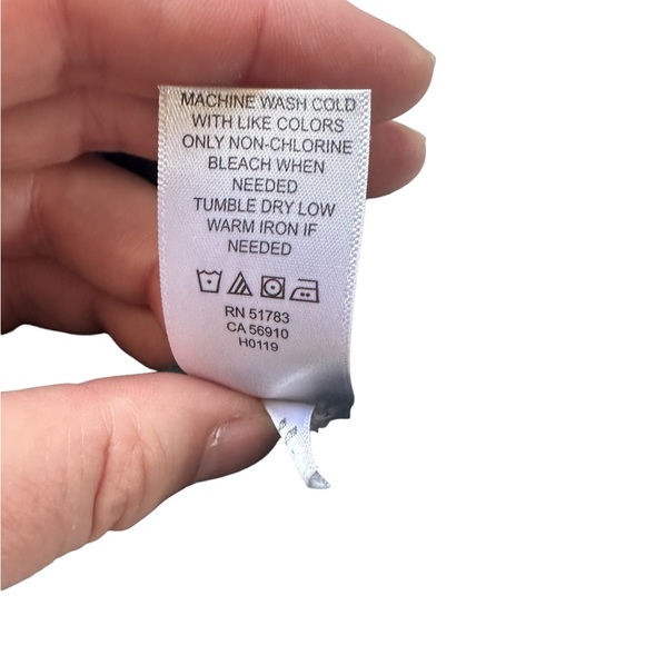 Maurice’s green faux button cap sleeve top spring summer - Picture 5 of 6